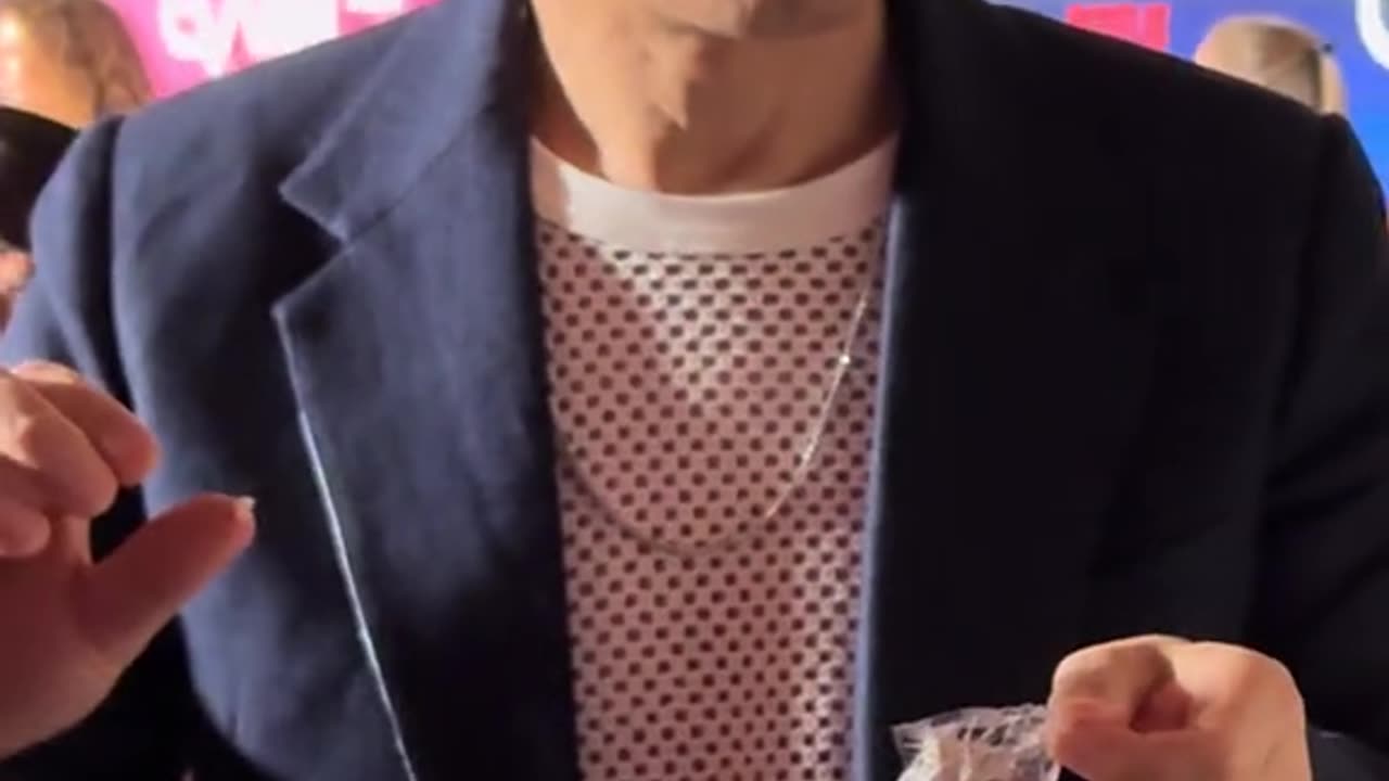 Quien creen que logró?😂😂 #juegodelcalamar #leebyunghun #leejungjae #imsiwan #joyuri