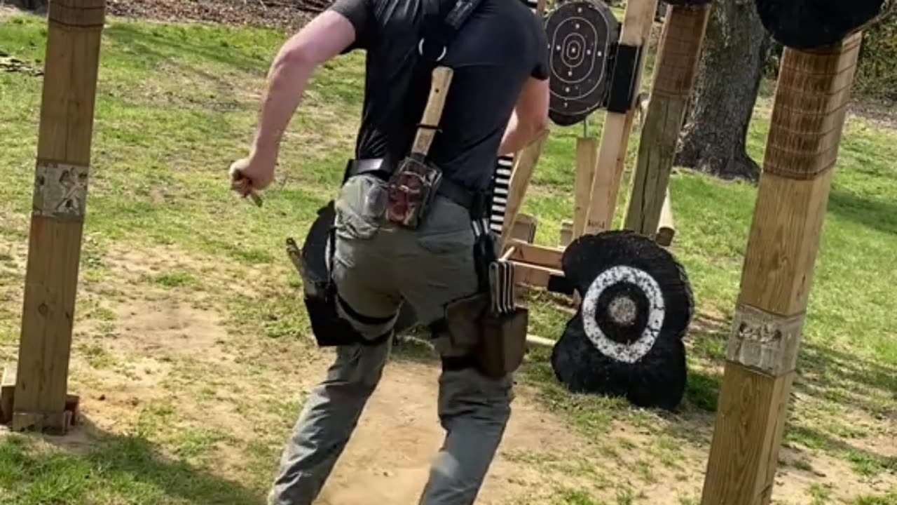 Unbelievable Knife Skills! Can Throwstar Even Miss?"