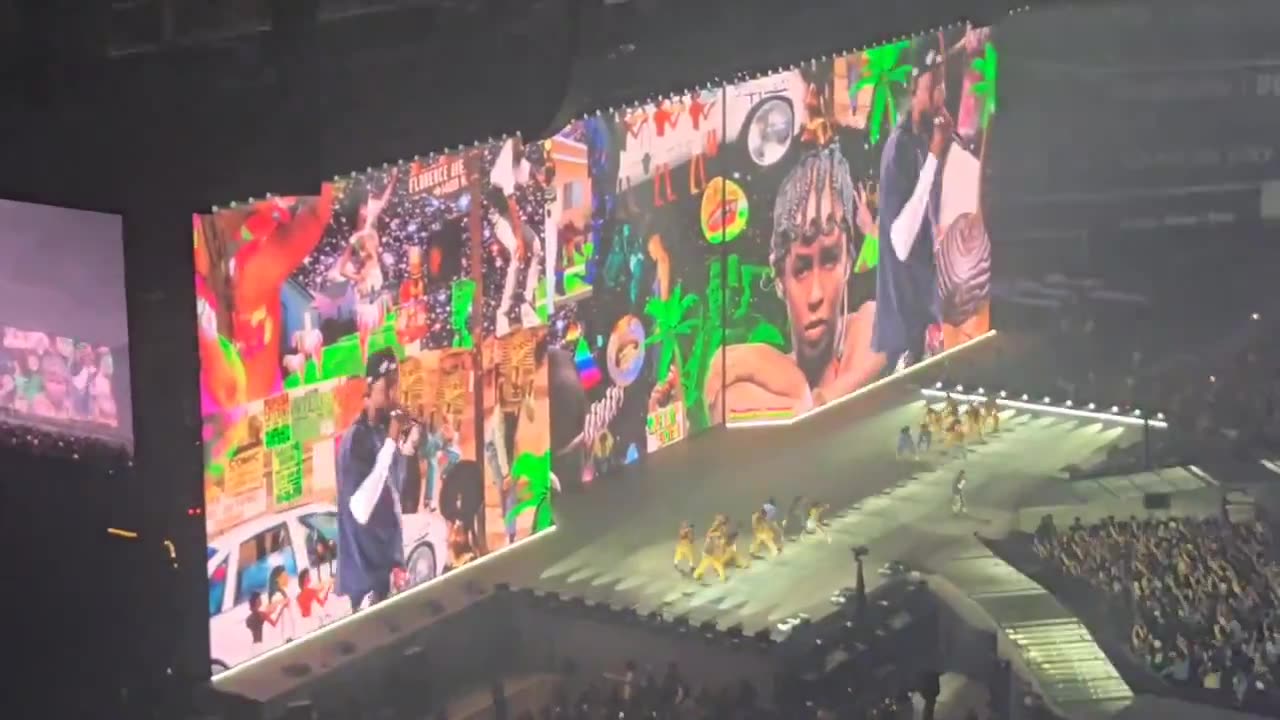 Kendrick Lamar performing not like us in Toronto