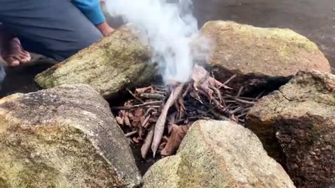 COOKING DELISIOUS CRISPY SAUSAGES ON FIRE