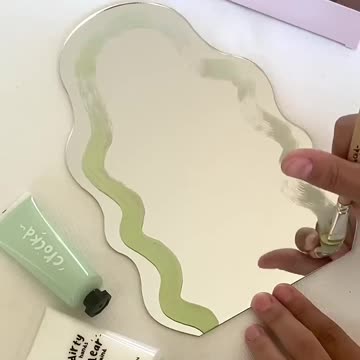 Craft_Idea!_DIY_Painted_Squiggle_Mirror__