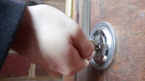 What Makes 24/7 Emergency Locksmith Services Essential for Singapore Residents?