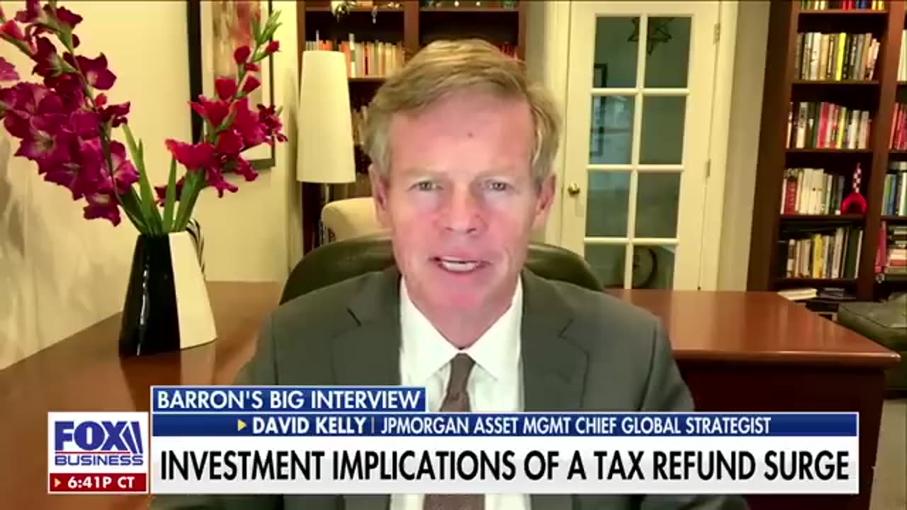 The 'DOUBLE-EDGED SWORD' of rate reduction is explained by a JP Morgan strategist.