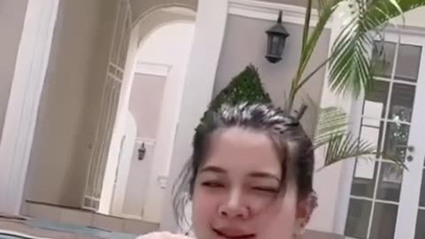 cewe kolam renang viral