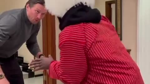 Terence Crawford Tries to Wrestle Oleksandr Usyk