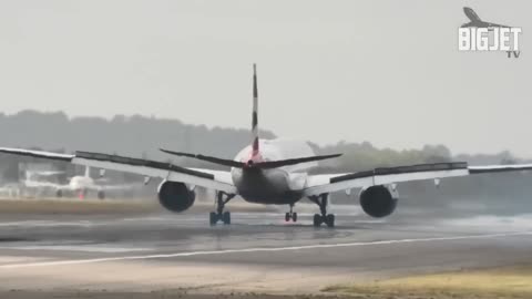 A350-1000 with strong crosswinds while landing