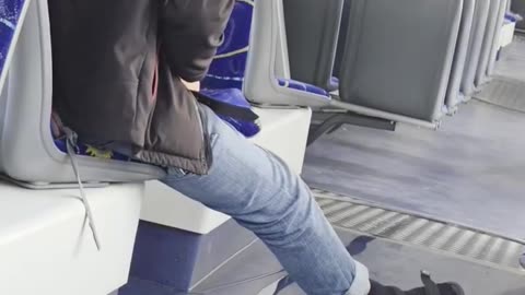 Wyszczał się na podłogę w tramwaju MZK Toruń