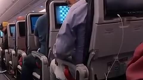 Amazing: Airline Passenger Upset at Reclined Seat || ViralHog
