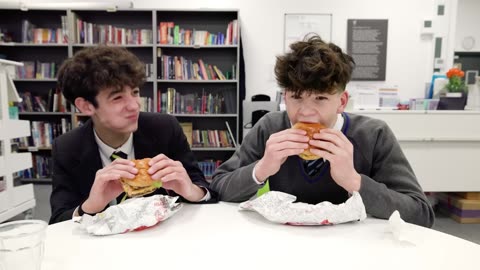 British Highschoolers try Wendy's for the first time!