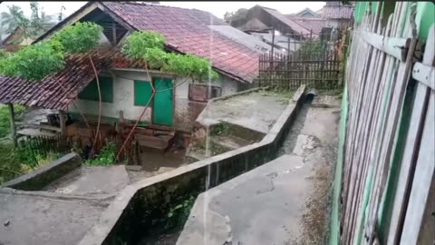 Crashing Thunder & Rain on Tin Roof – Sleep FAST in Minutes