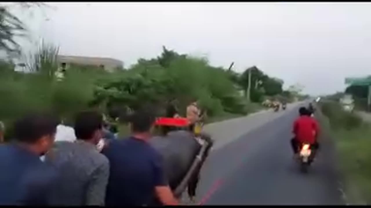 > "Epic Carriage Fail! 😂 People Flip Over in Hilarious Horse Ride Gone Wrong"