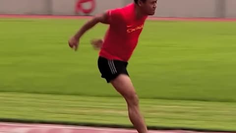 Man with one leg running!.hd
