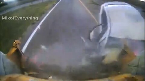 incredible accident recorded by a truck's rear camera