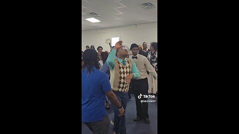 Dance sir!! 🕺🏽 praise break
