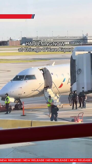 Heavy police at #OHare Gate G20 AA Flight 4928 to KC halted. Situation unclear. #japdmedia #chicago
