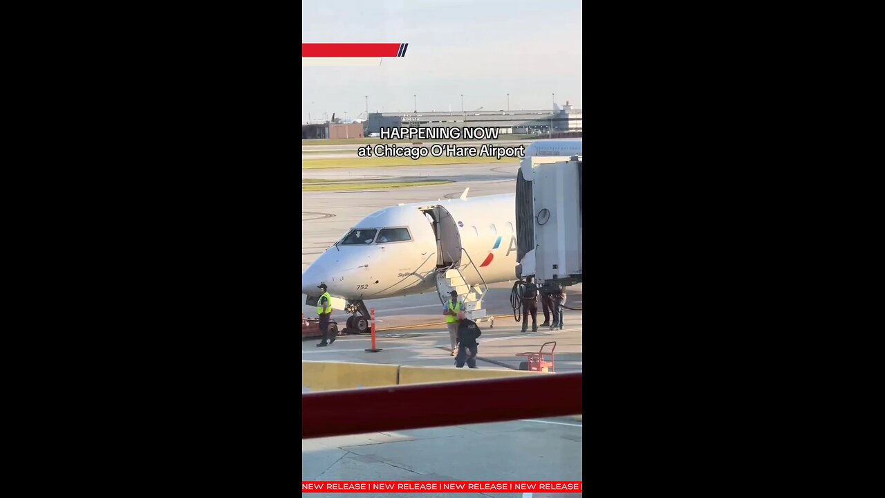 Heavy police at #OHare Gate G20 AA Flight 4928 to KC halted. Situation unclear. #japdmedia #chicago