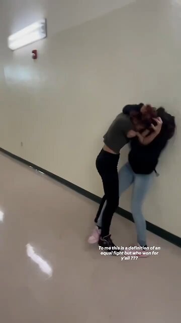 Wow Female just fight for taking there seat