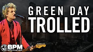 Green Day Fan Gets on Stage & Rocks WONDERWALL