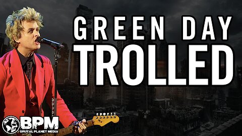 Green Day Fan Gets on Stage & Rocks WONDERWALL