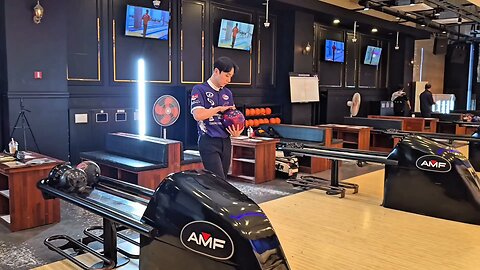 How good is a Korean pro bowler's two-hand skills? Only?