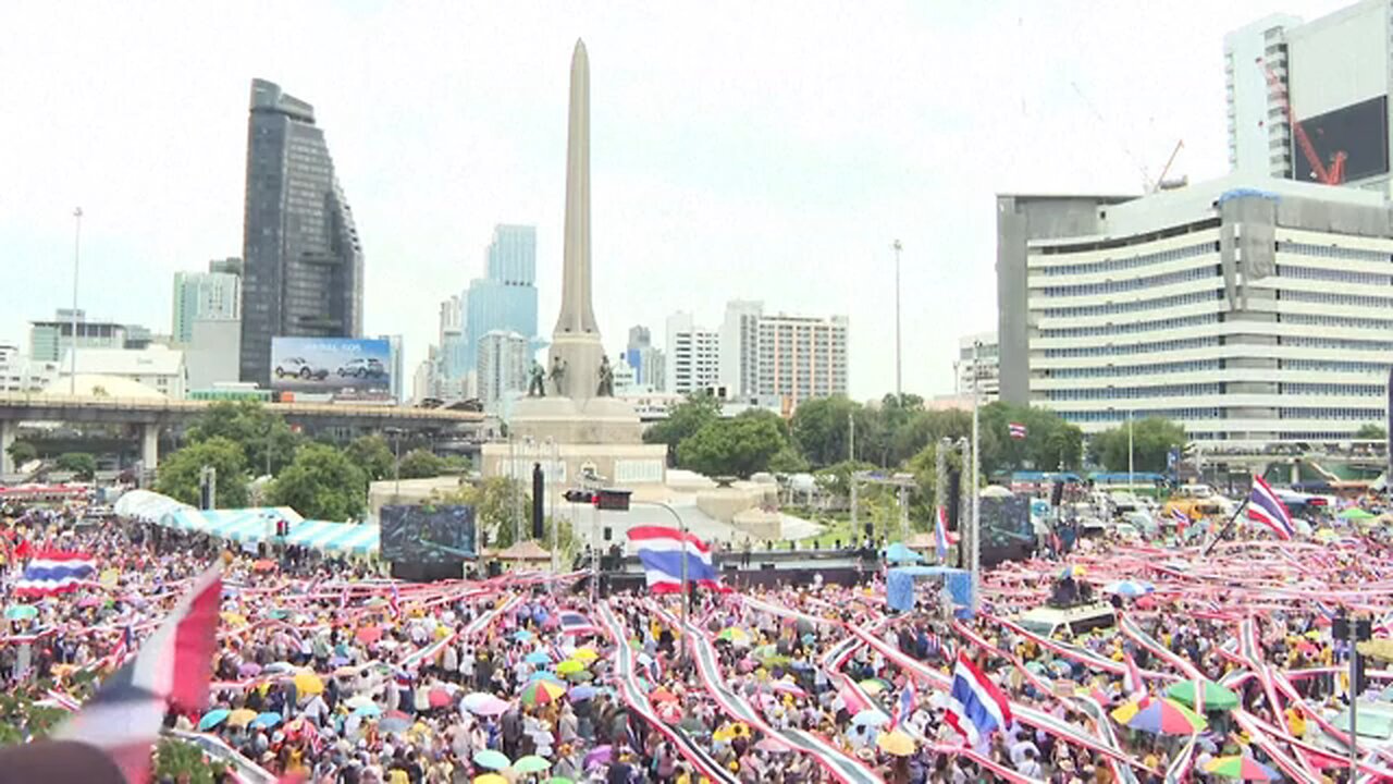 Thousands protest calling for Thai PM's resignation