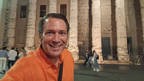 Rome, Italy: The Parthenon on the street