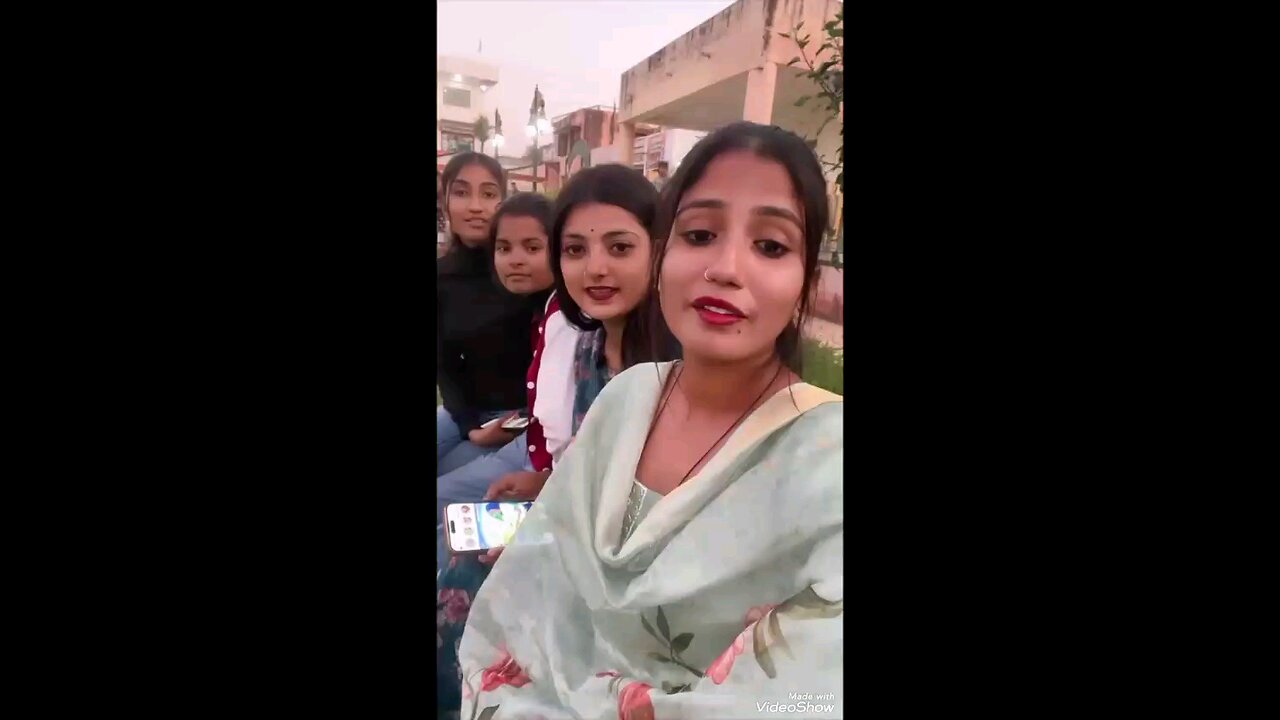 Tumhari girlfriend nahi hai single boys life😂