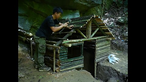 Build a shelter under the rocks in the rainforest and live alone. Wild Survival Wild Construction