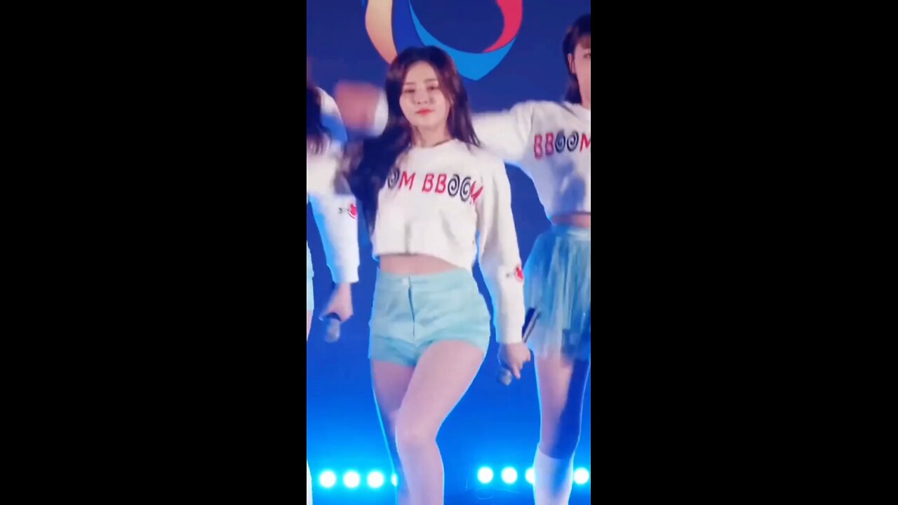 BTS Unexpected Reaction To Nancy Momoland 😱🔥