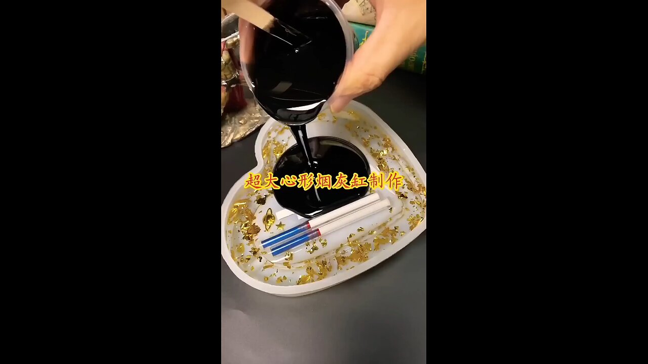 Crystal Clear Creations: DIY Ashtray with Fast-Setting Gel Glue
