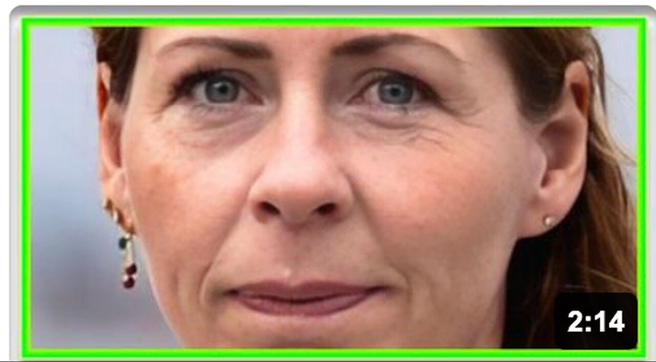 VAXX pushing Health Minister STROKES out on live TV