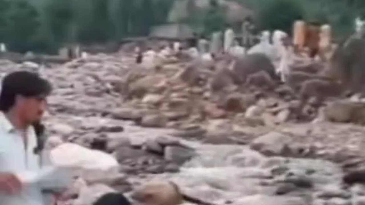 He lost his all family in flood😥😓