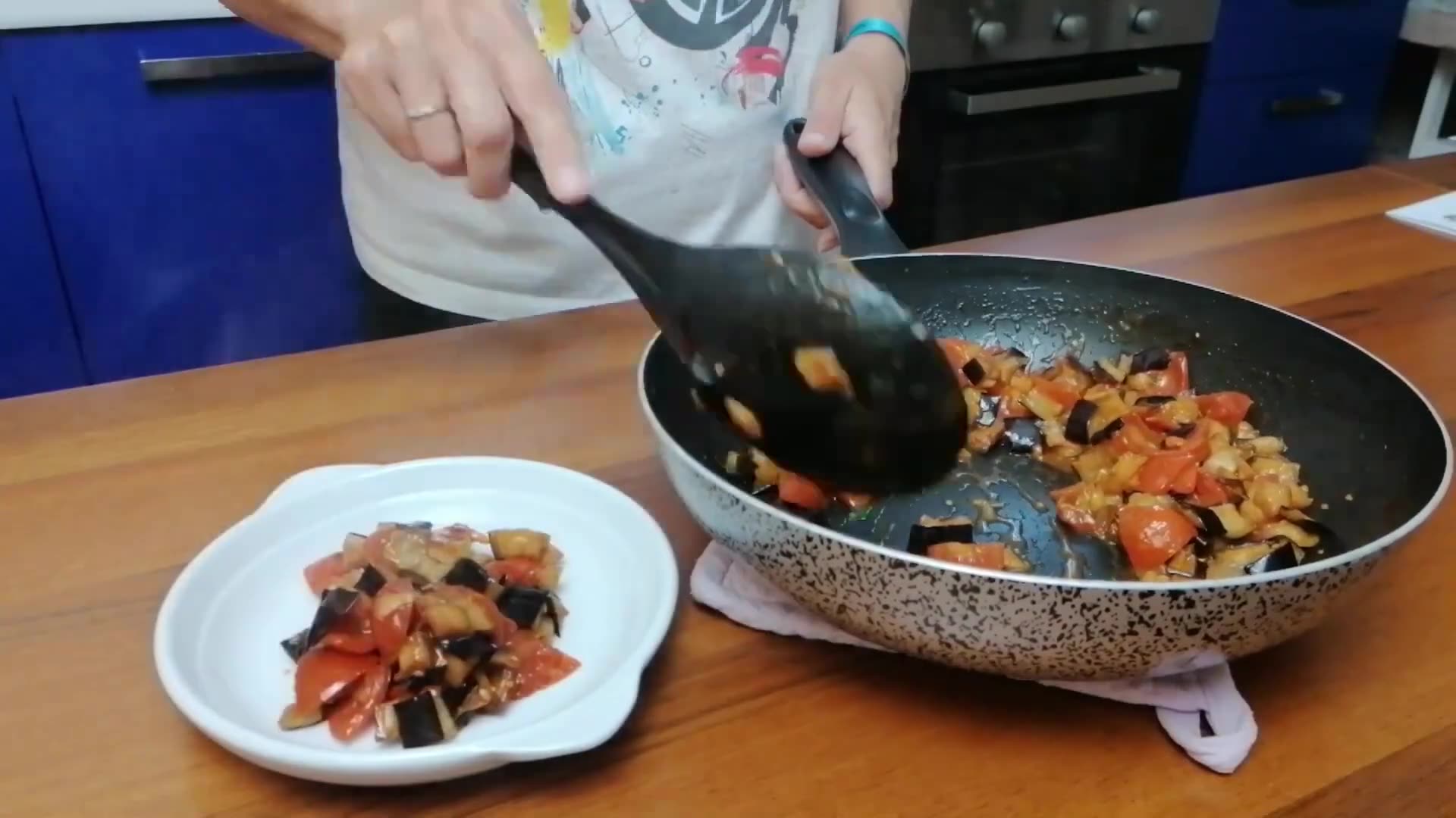 EASY RECIPE FOR AUBERGINES WITH MUSHROOMS