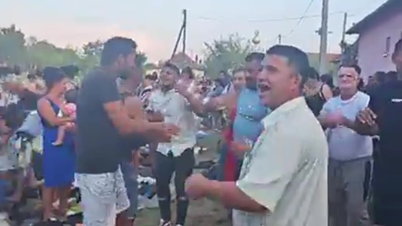 Firosz-kampánybuli - a helyszín sajnos Magyarország