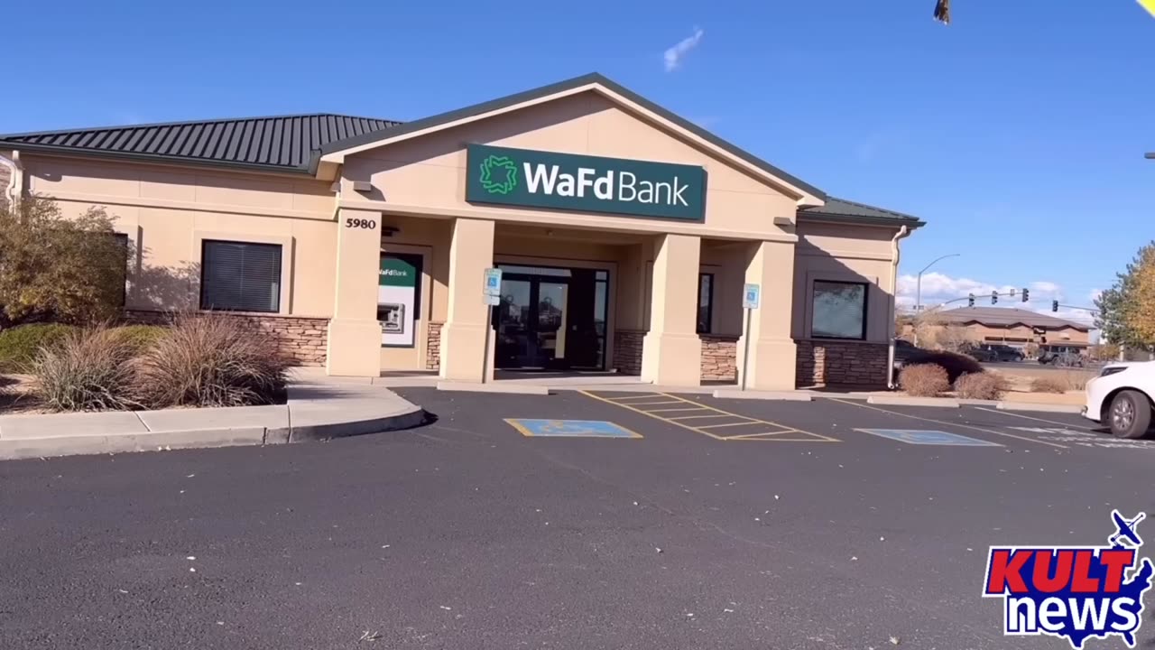 IS PERMISSION REQUIRED TO TAKE PHOTOS IN THIS ARIZONA TOWN_ - First Amendment Audit (1080p)