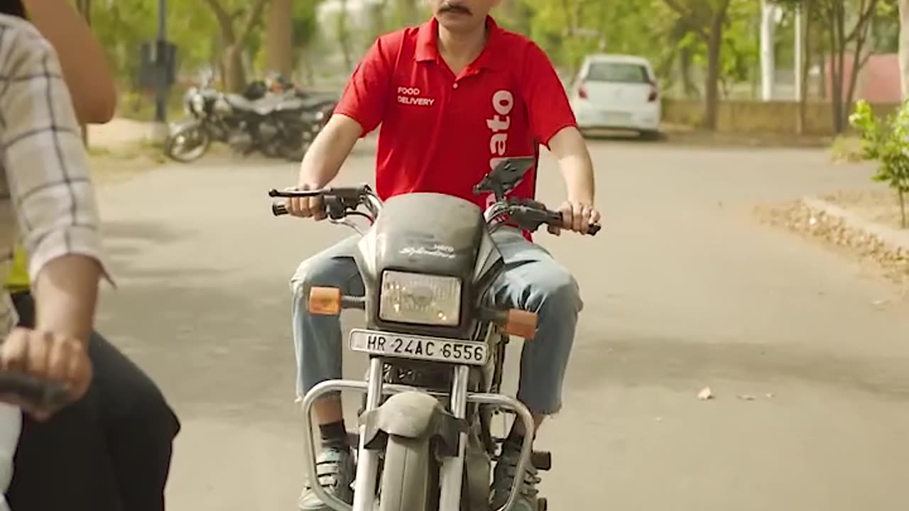 The girl asked the delivery man for help.