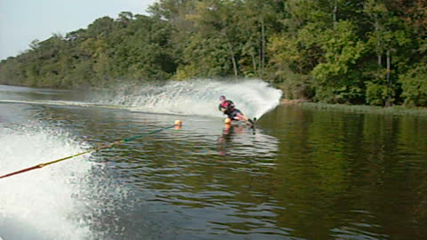 Slalom Water Skiing 22 off at 32 mph behind a Ski Supreme Comp Boat in Ohio