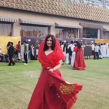 Neelam Hamdard Vlog56 The Queen in Red