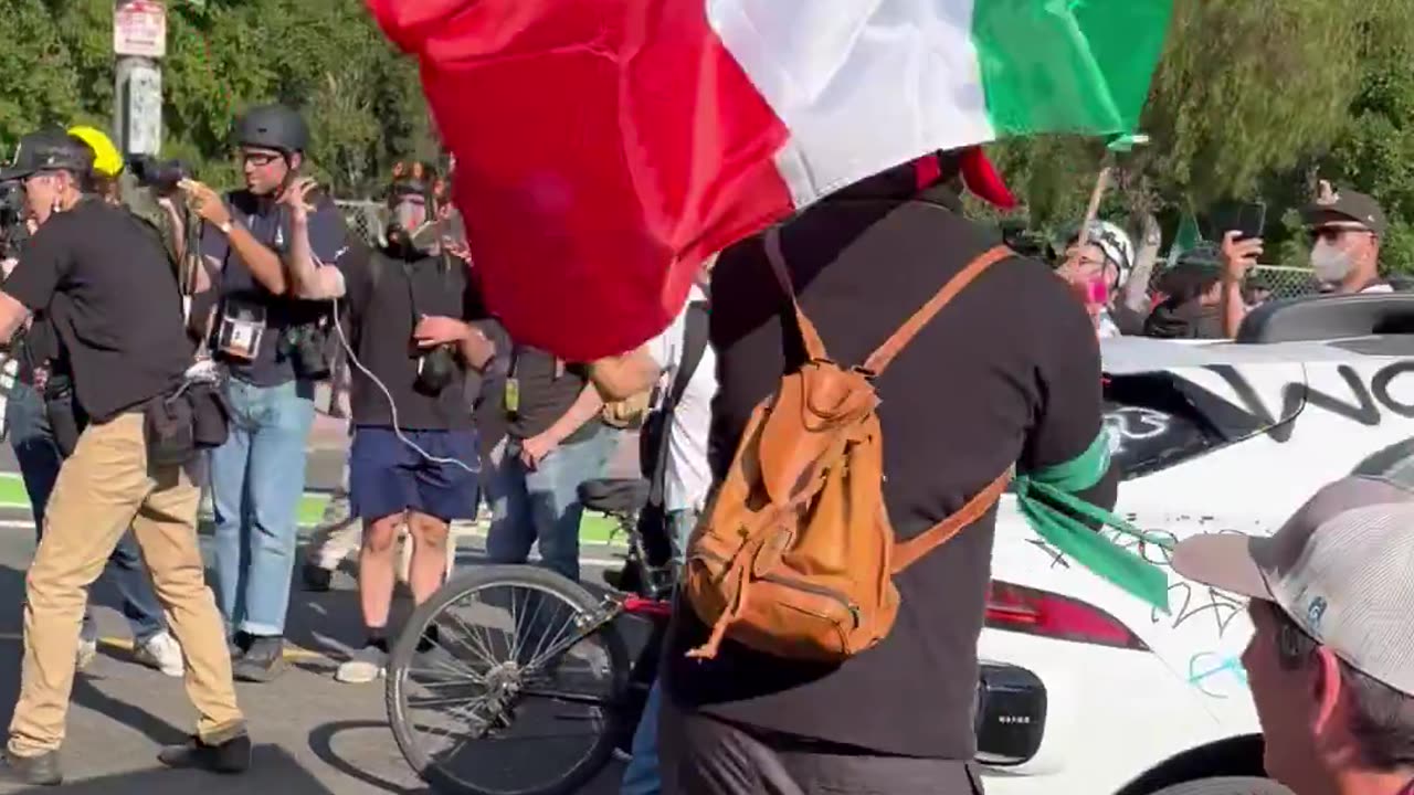 Mexicans Burn Lithium Taxis