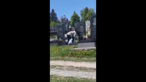 Fake African asylum seekers steal flowers from cemetery to resell them [Where is this?]
