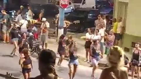 Comparsas LA SARA DEL CORDÓN y LONJAS DEL CUAREIM - Previa a las Llamadas en Isla de Flores, Mdeo.