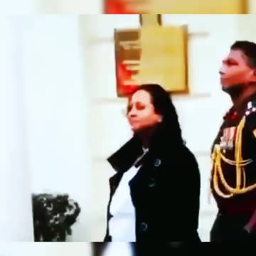 This is a picture frame that caused a stir. Do you remember this Sri Lankan war hero? 👍❤️‍🔥