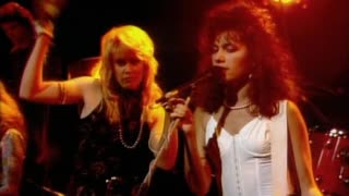 Bangles - Walk Like An Egyptian = Live Old Grey Whistle Test 1986