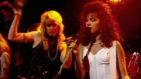 Bangles - Walk Like An Egyptian = Live Old Grey Whistle Test 1986