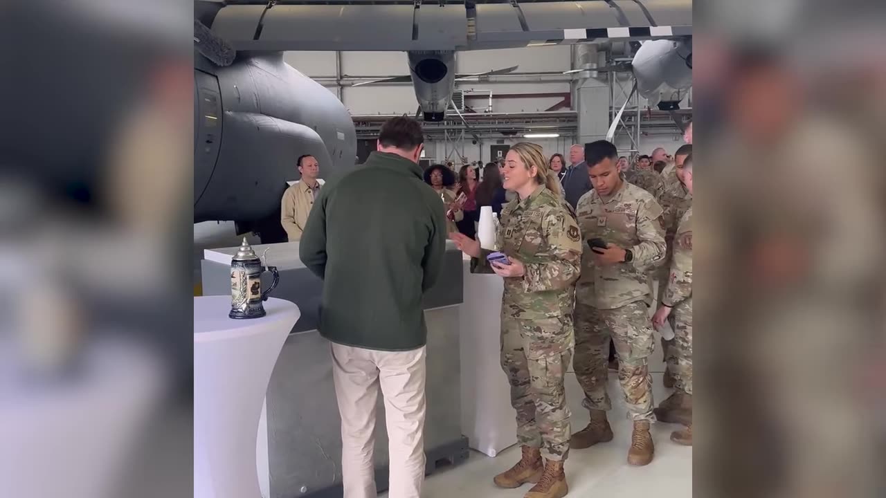 📌 VP Vance provides USAF troops a round of beer while refueling in Germany