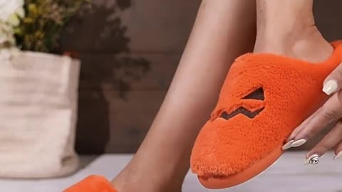 “Cute Halloween Pumpkin Slippers 🎃 – Stay Warm & Cozy This Fall!”