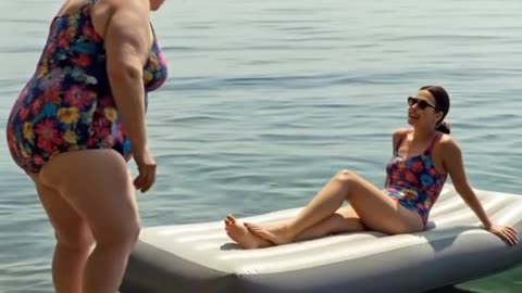 "People Can't Stop Watching This girl's Reaction! 😂 | Viral Video USA UK CANADA"