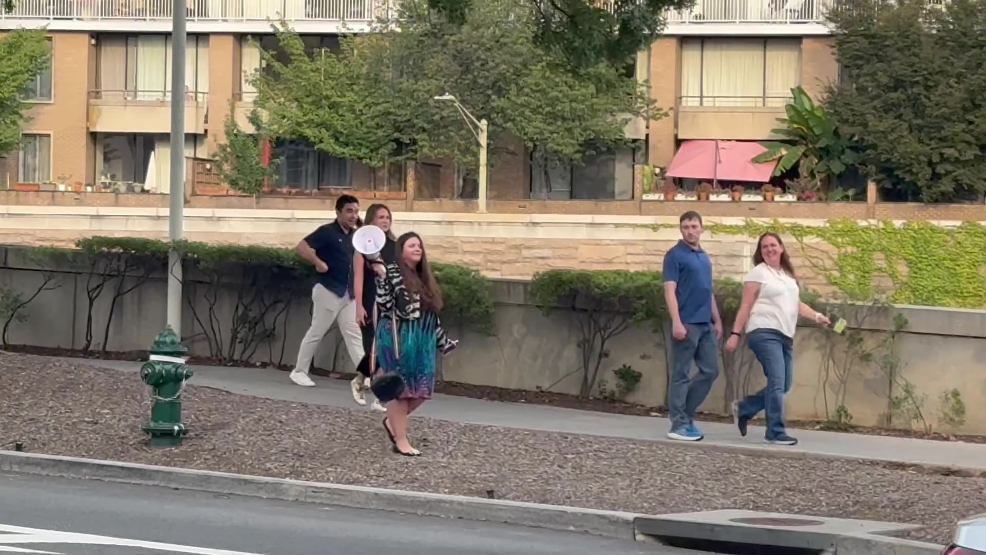 protester at the Kennedy Center Charlie Kirk prayer vigil shrieks about Trump