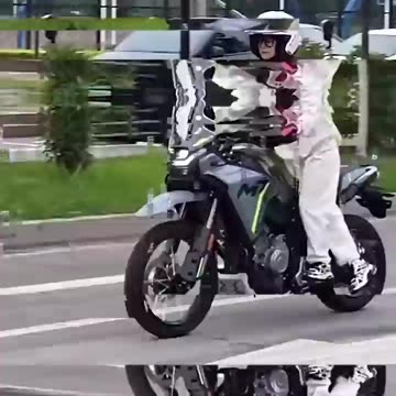 다리 짧은 사람은 오토바이 어떻게 타나? (Short legged women riding motorcycles)
