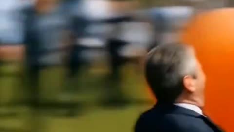 Kier Starmer listing all the things he's not (Watch Trump's facial expression)